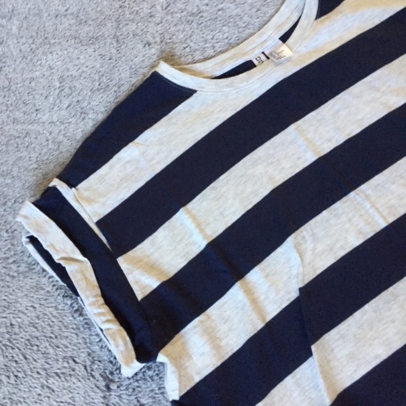 NOT FOR SALE RIGHT NOW! Navy Blue/Cream Striped H&M Crop Top Size L - Picture 4 of 8
